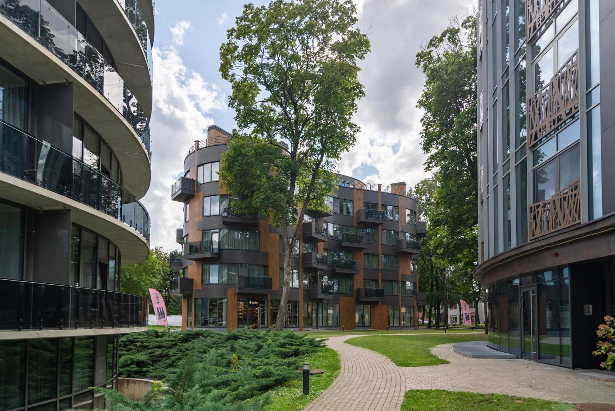 2 Bedroom Apt, 2 Garage Spots & Balconies, Self Check-In, By Cohost Druskininkai Kültér fotó