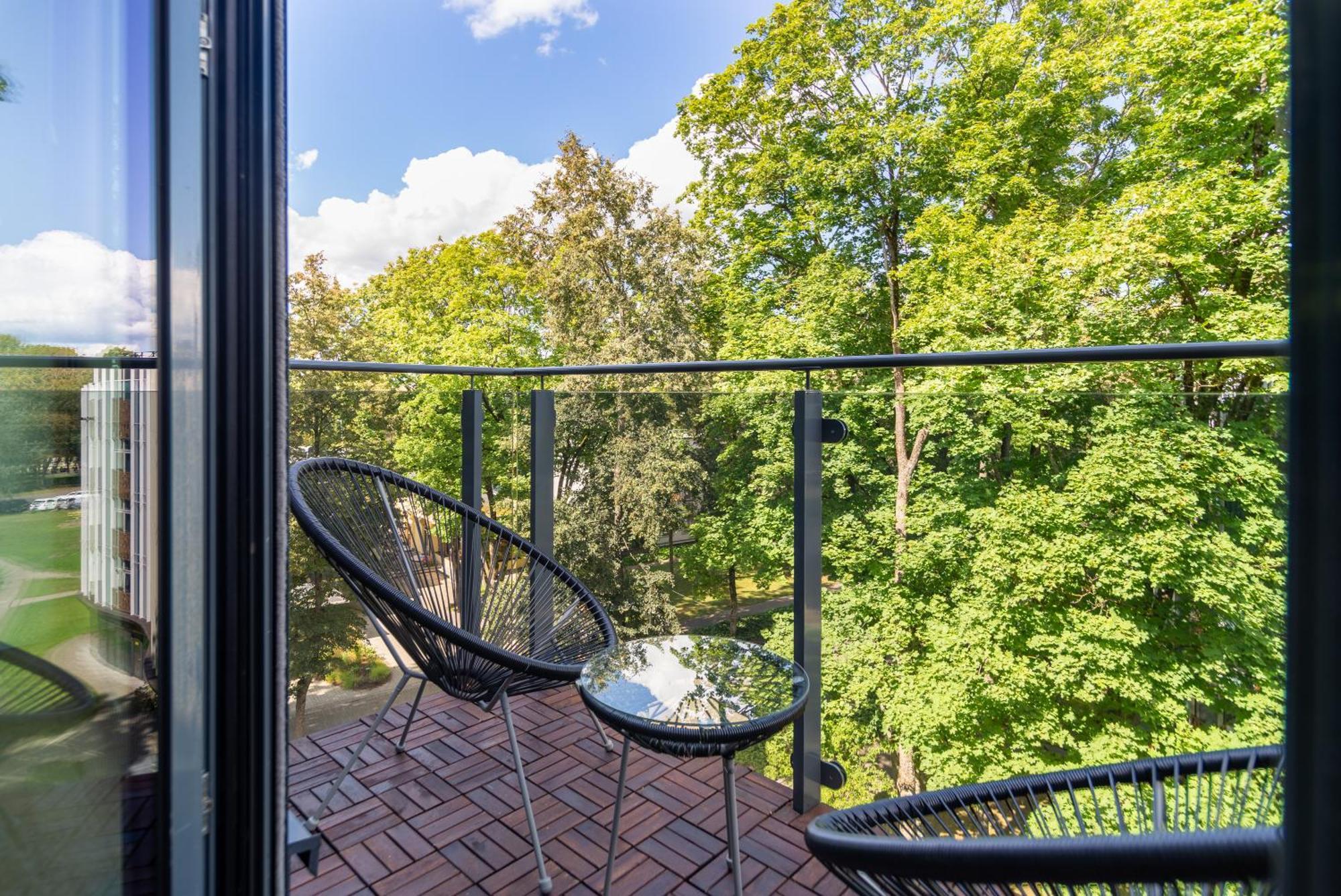 2 Bedroom Apt, 2 Garage Spots & Balconies, Self Check-In, By Cohost Druskininkai Kültér fotó