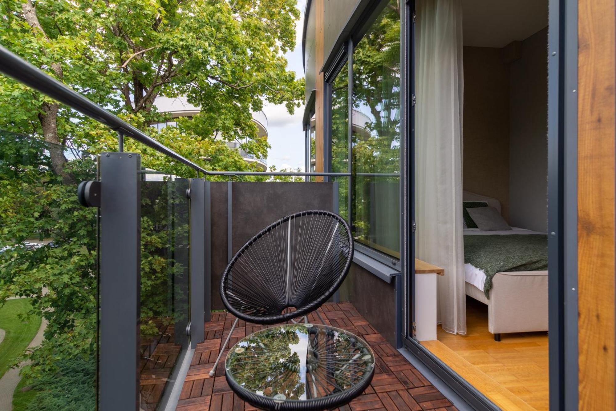 2 Bedroom Apt, 2 Garage Spots & Balconies, Self Check-In, By Cohost Druskininkai Kültér fotó