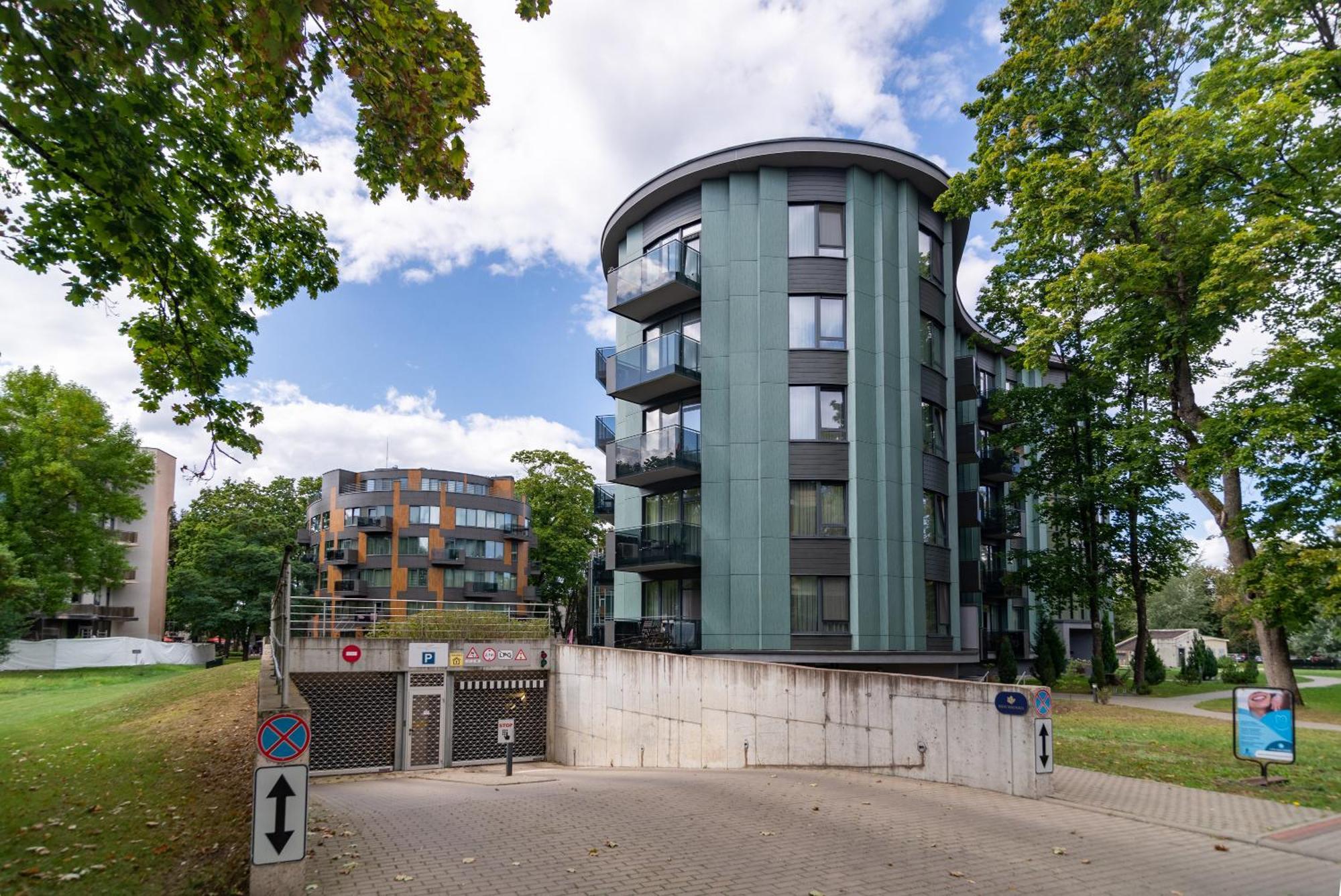 2 Bedroom Apt, 2 Garage Spots & Balconies, Self Check-In, By Cohost Druskininkai Kültér fotó