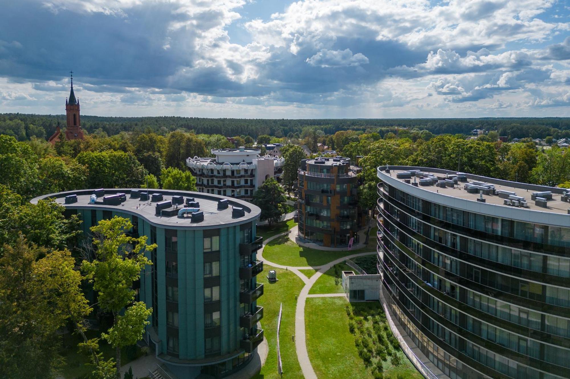 2 Bedroom Apt, 2 Garage Spots & Balconies, Self Check-In, By Cohost Druskininkai Kültér fotó