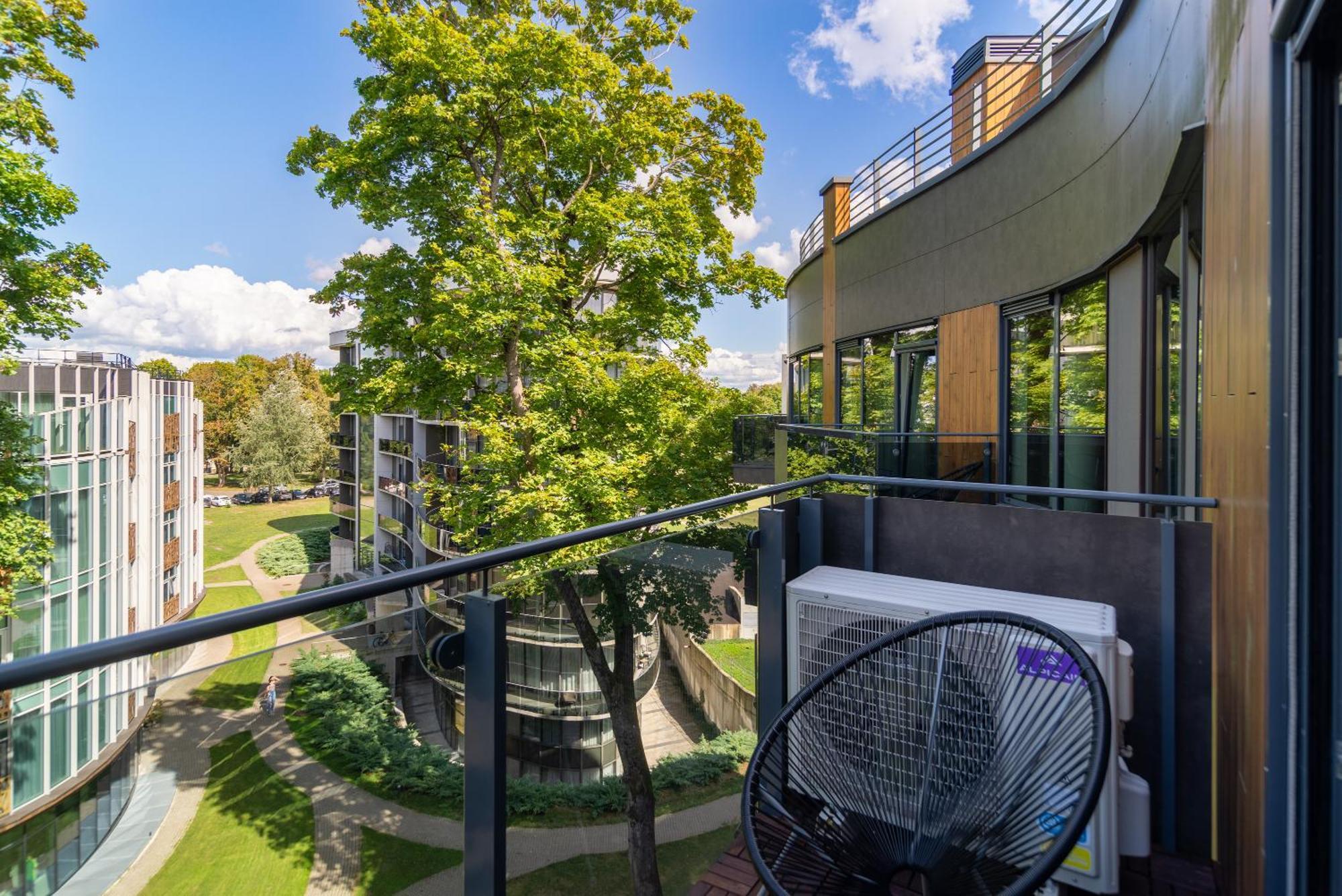 2 Bedroom Apt, 2 Garage Spots & Balconies, Self Check-In, By Cohost Druskininkai Kültér fotó