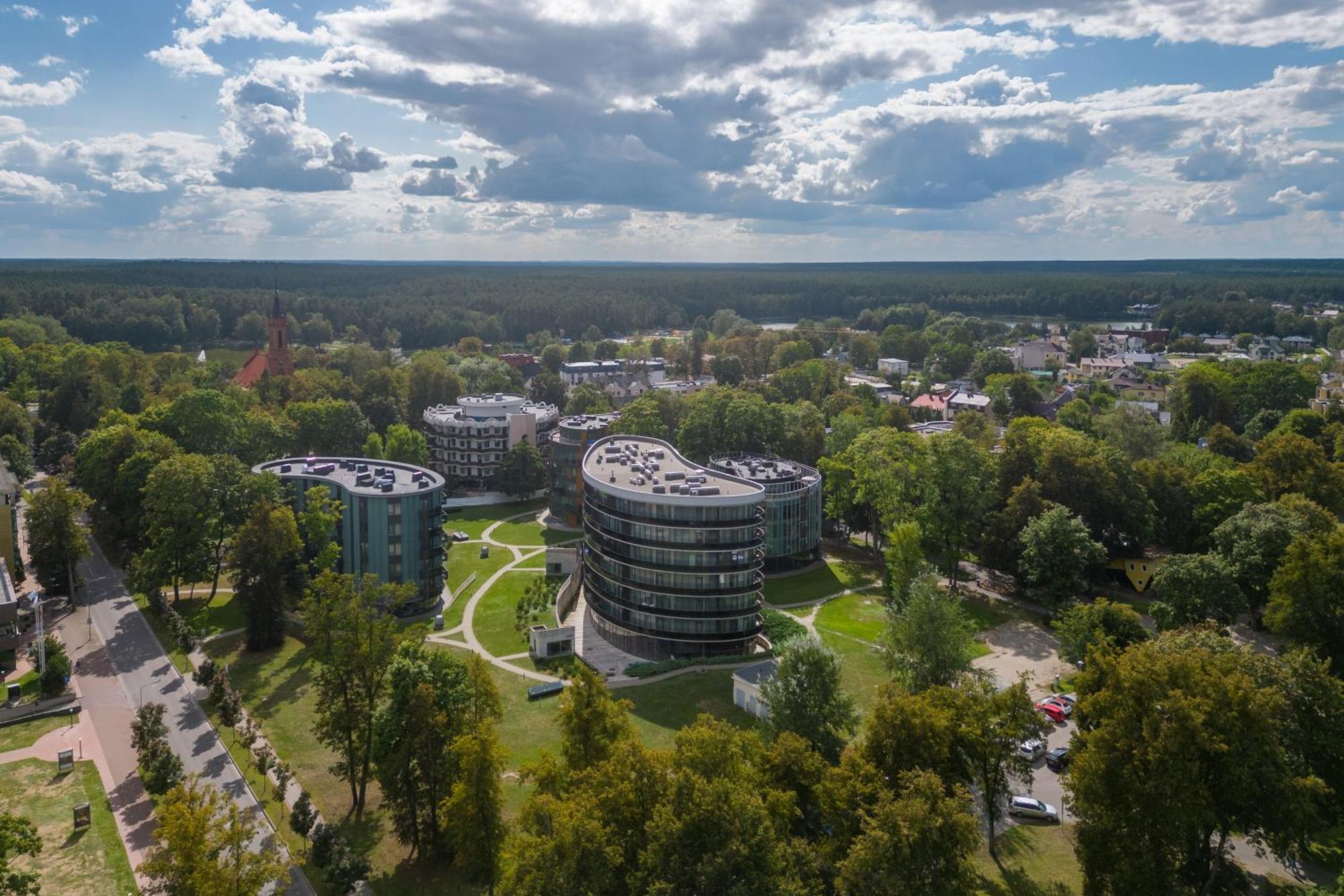 2 Bedroom Apt, 2 Garage Spots & Balconies, Self Check-In, By Cohost Druskininkai Kültér fotó