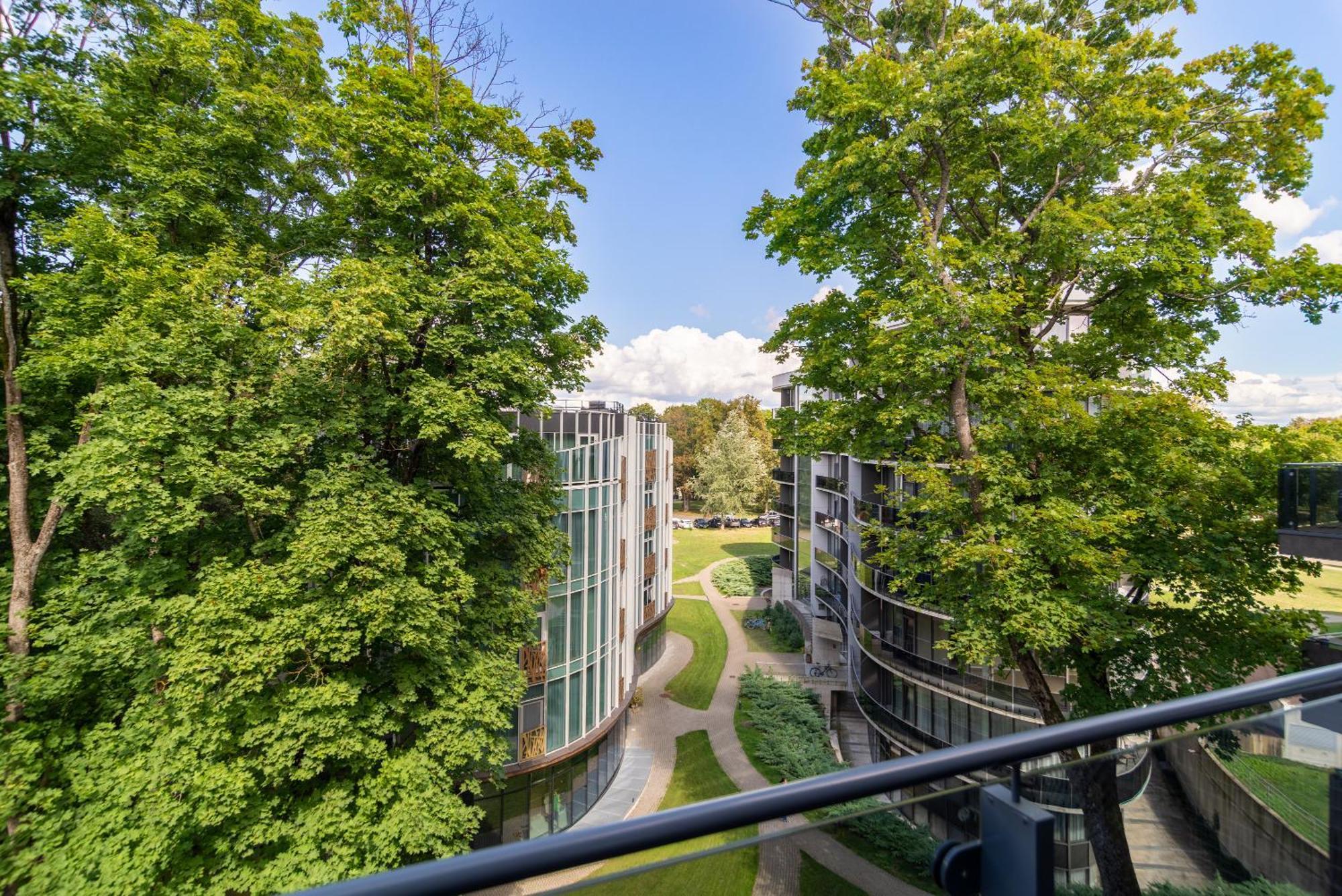 2 Bedroom Apt, 2 Garage Spots & Balconies, Self Check-In, By Cohost Druskininkai Kültér fotó