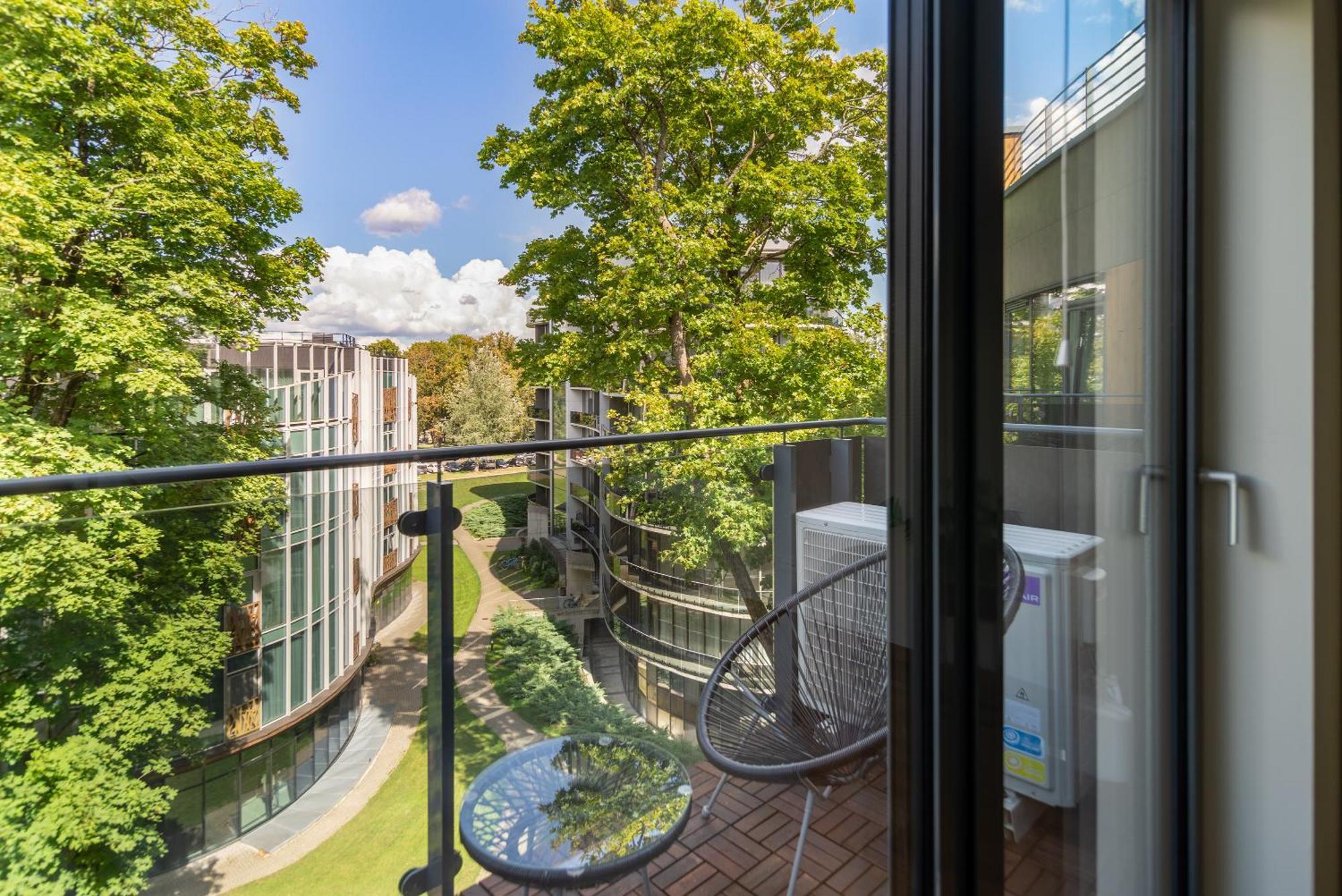 2 Bedroom Apt, 2 Garage Spots & Balconies, Self Check-In, By Cohost Druskininkai Kültér fotó