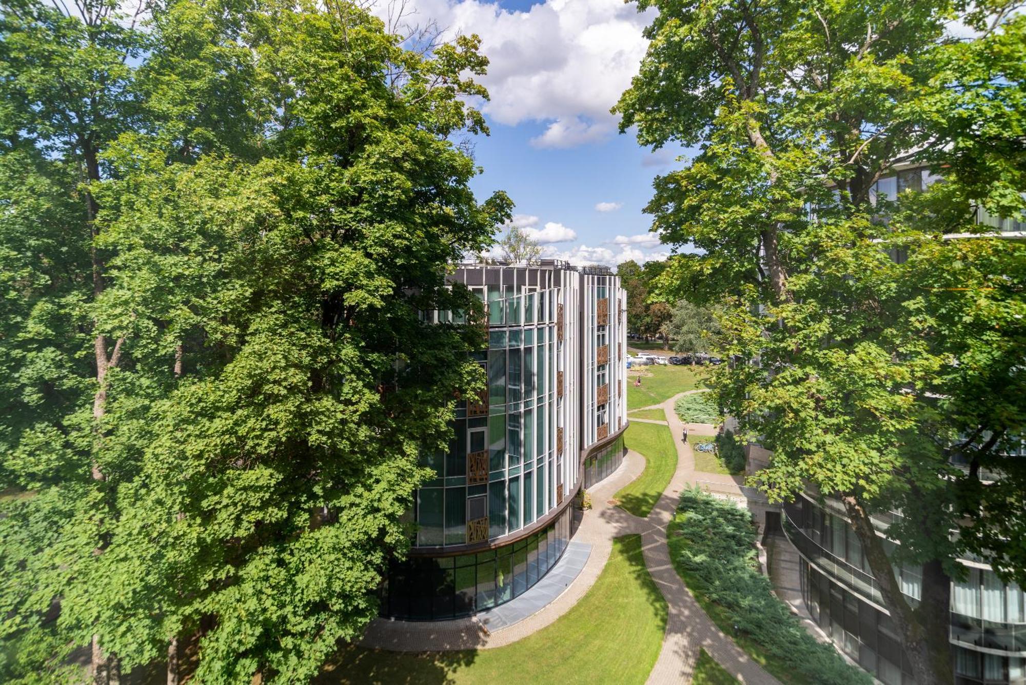 2 Bedroom Apt, 2 Garage Spots & Balconies, Self Check-In, By Cohost Druskininkai Kültér fotó